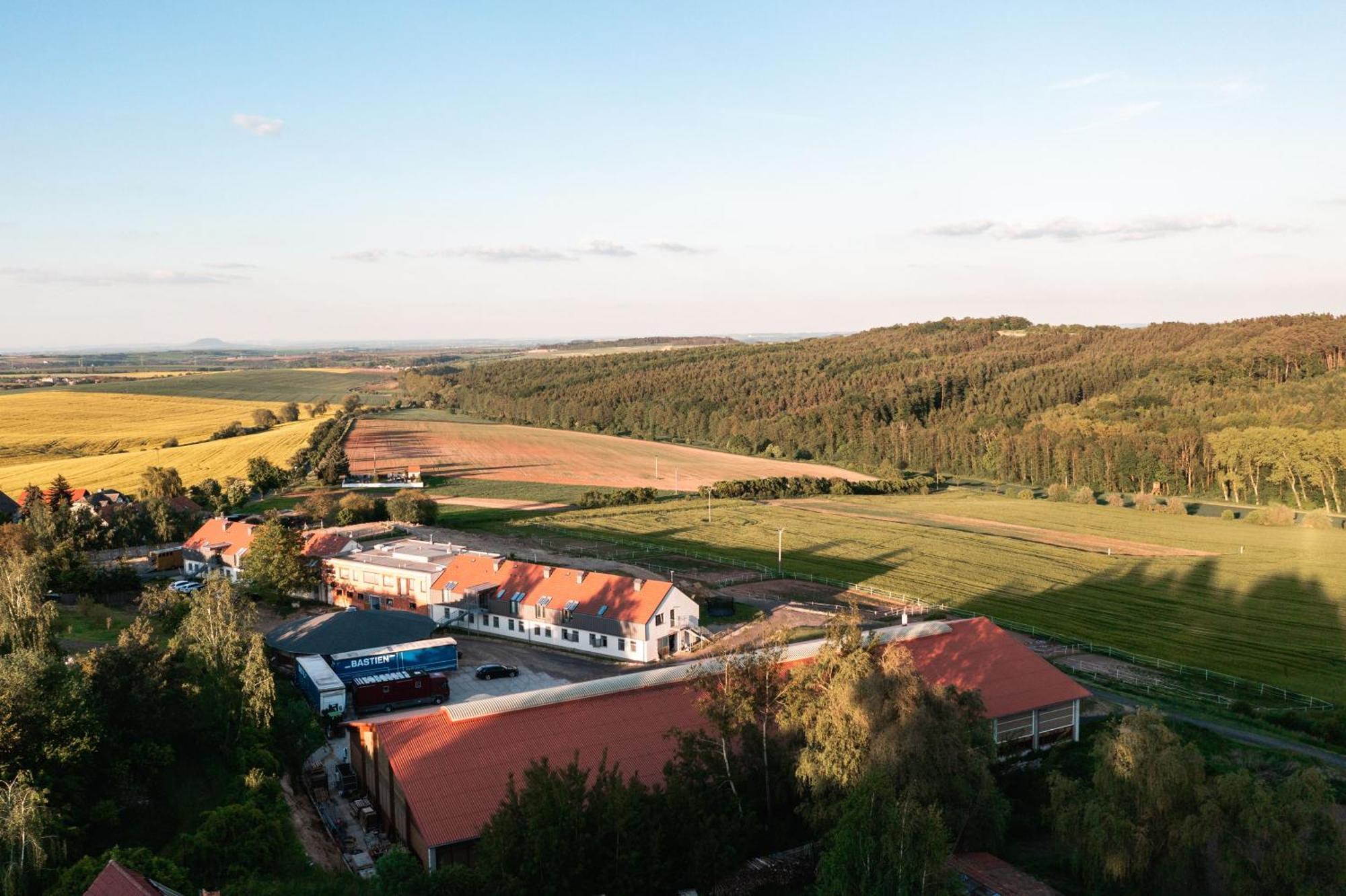 Bilichov Hotel Bagian luar foto